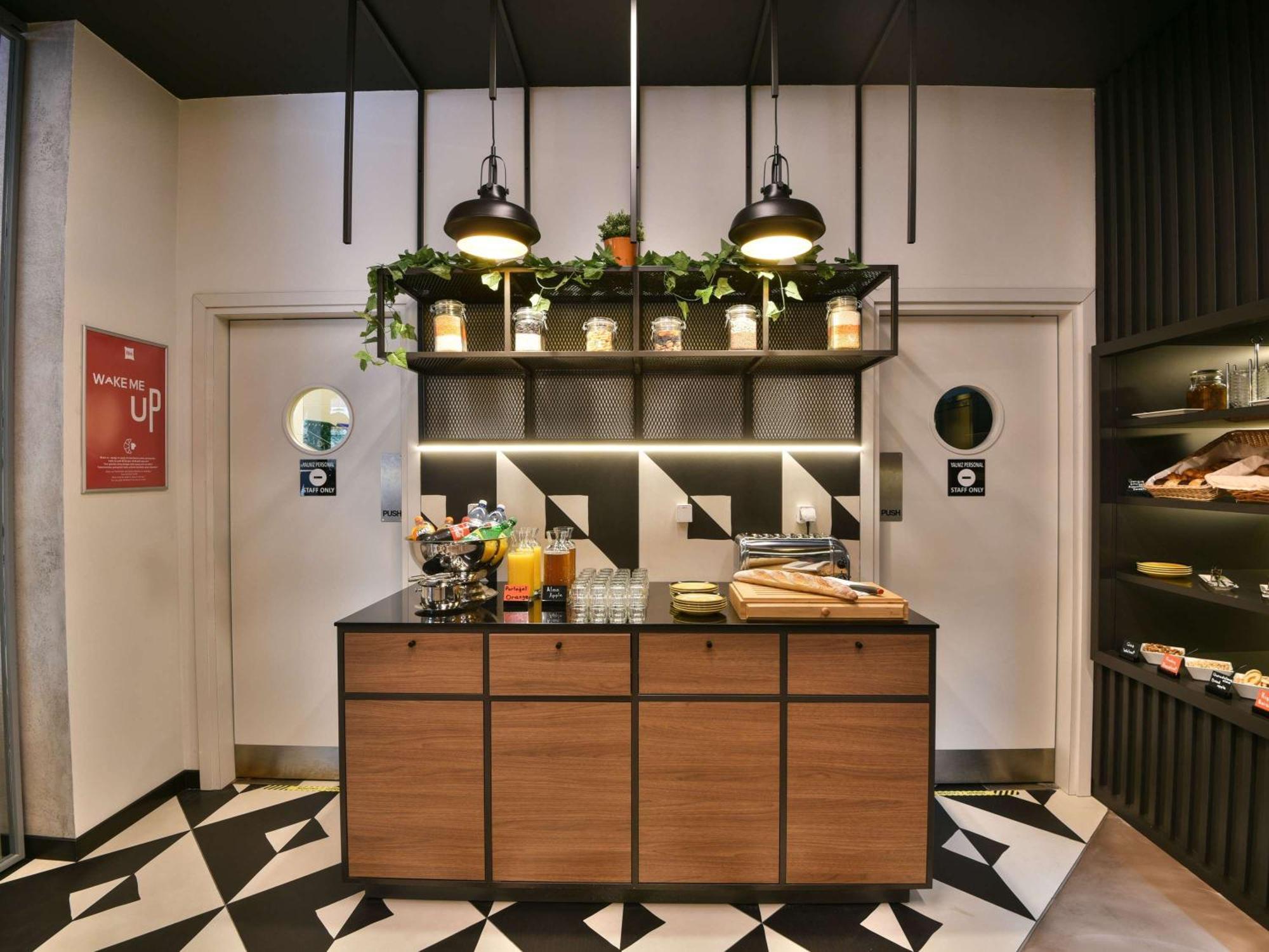 Ibis Baku City Buitenkant foto