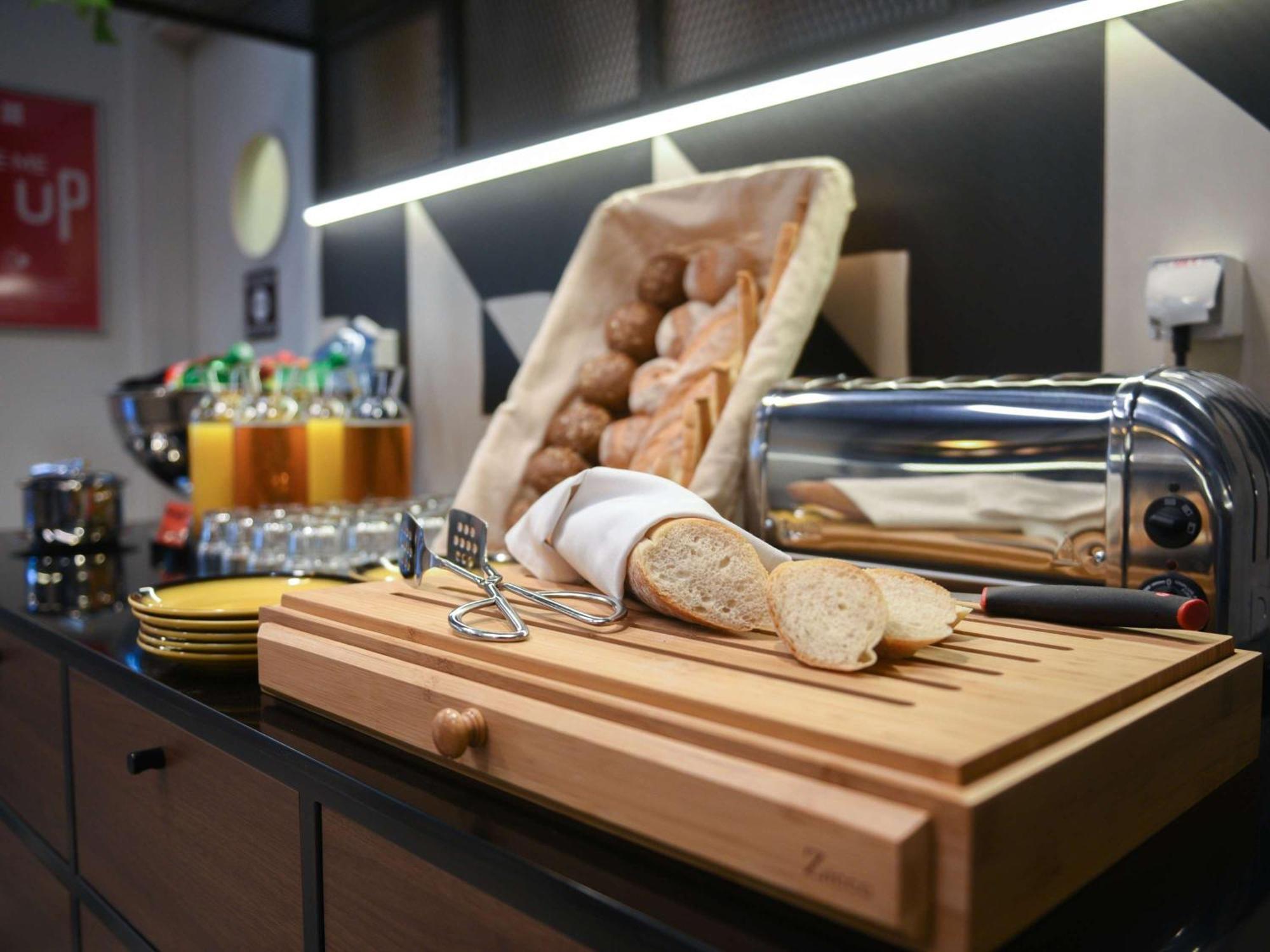 Ibis Baku City Buitenkant foto